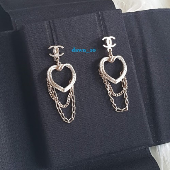 Chanel CC Heart Chain Drop Dangle Earrings, Gold - Picture 2 of 8